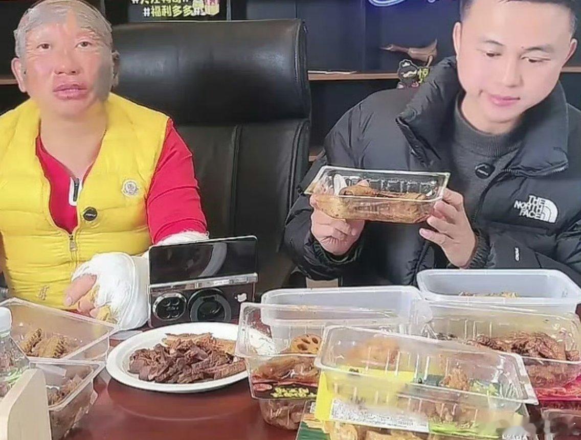 周黑鸭创始人被卡磁炉炸伤 妈呀，前两天刷到他直播还好好的，被炸成这样了？……卡式
