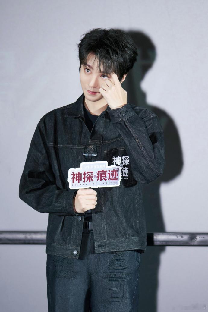 王俊凯新电影开口就对味了开口即是氛围感！王俊凯在《神探之痕迹》原声出演刑警叶忠诚