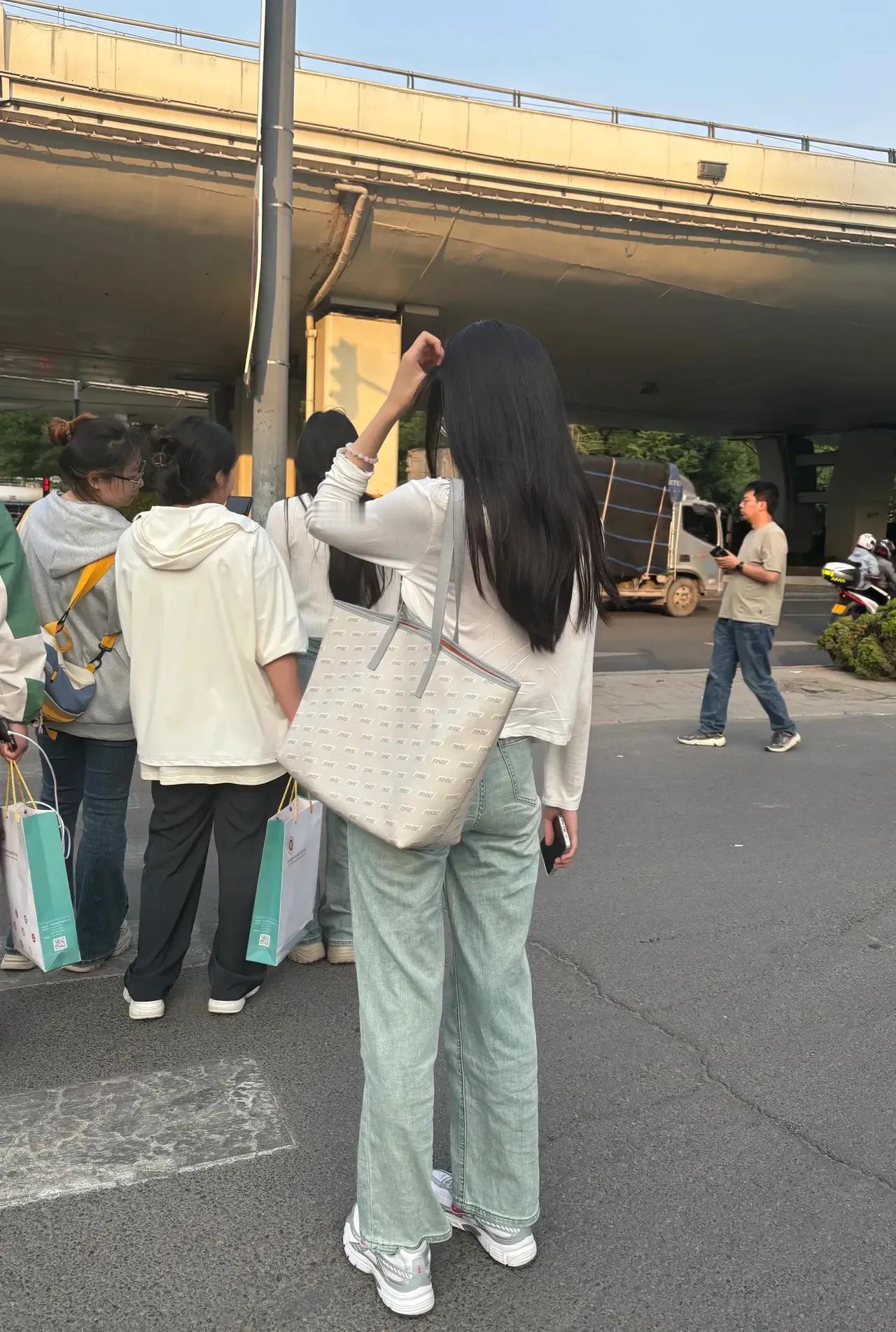 手把手教会你开车，拿证后的你会删除教练吗？