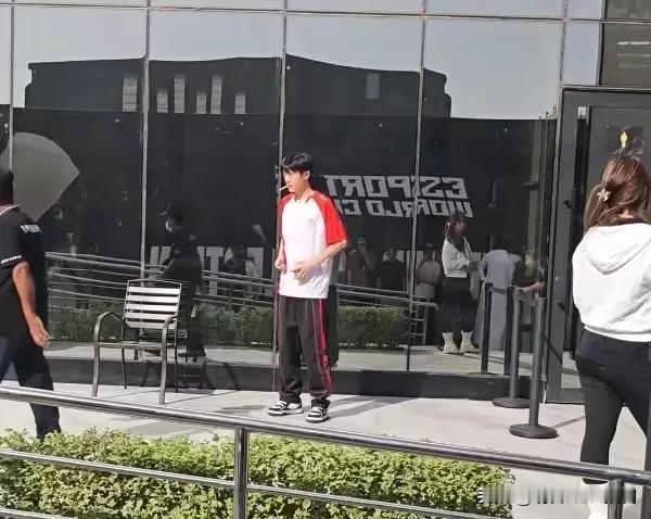 这要是场上可以抽一位，说不准就赢了[灵光一闪]
