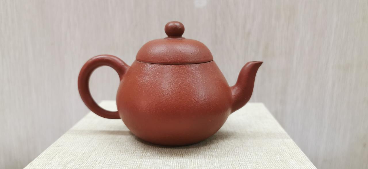 中国宜兴早期精品紫砂茶壶（独孔、约138cc）
好的紫砂壶是怎样的? 好壶好在其