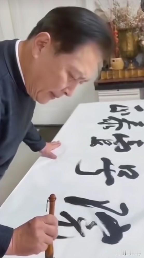 为啥艺人大多喜欢画画，喜欢书法，而且，水平都挺高，他们业余时间用在练字上的功夫应