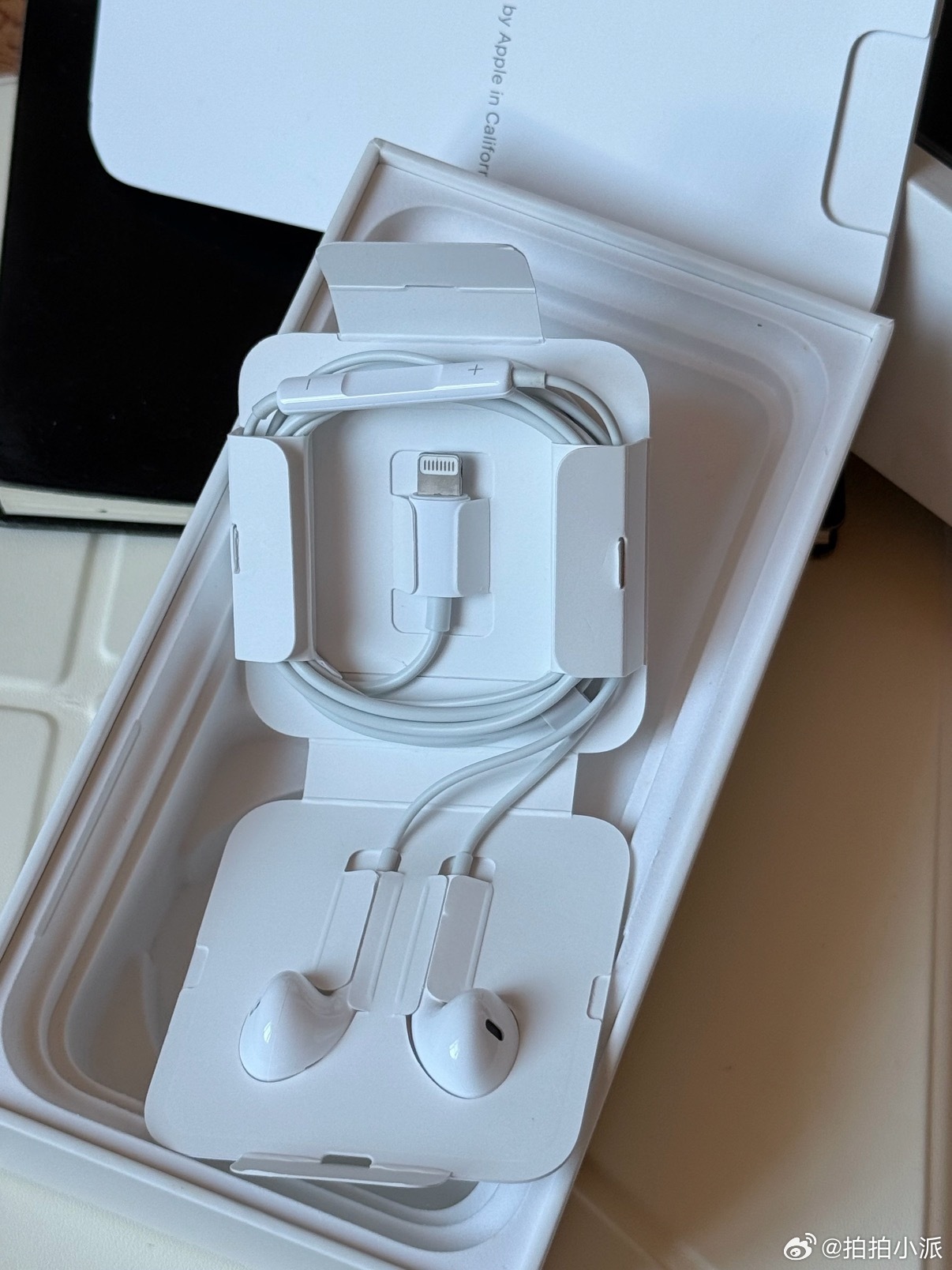 一直觉得有线耳机不用充电，随拿随用真的很方便。但现在耳机孔取消，有线耳机根本没办