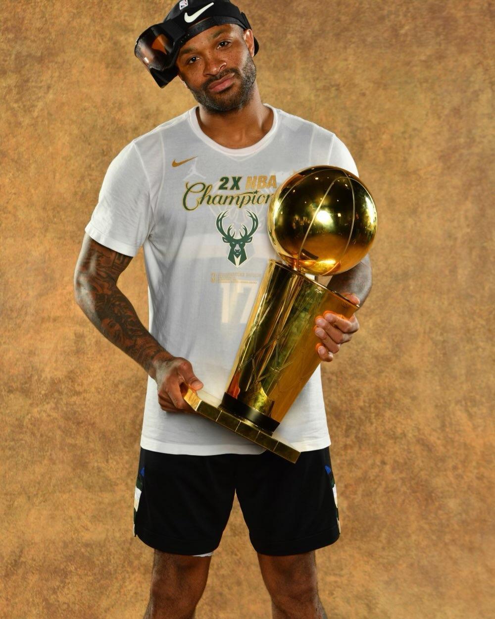 PJ塔克退役 PJ塔克宣布退役，鞋王告别NBA江湖！PJ塔克，曾经火箭死亡五小的