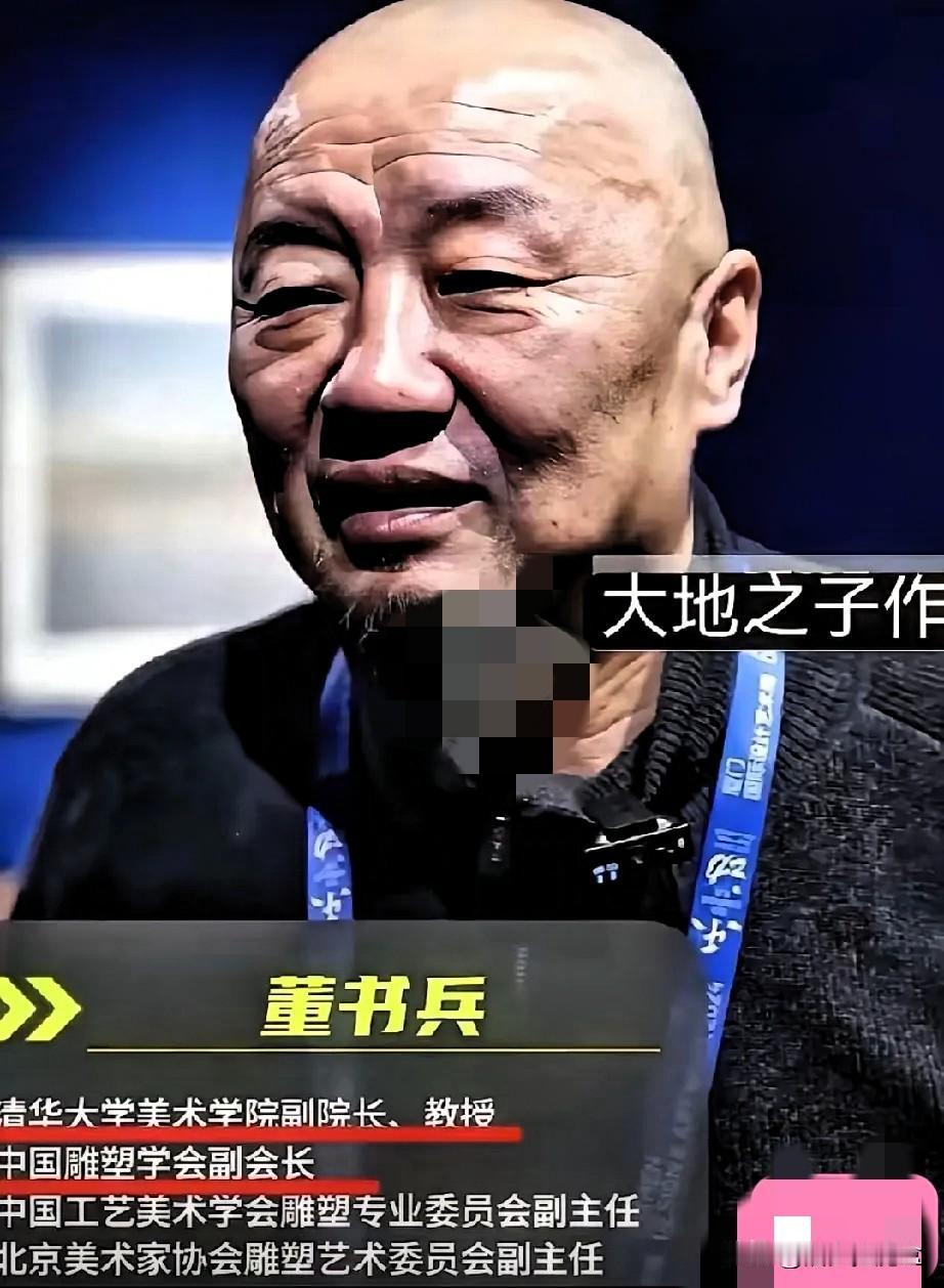 看着瓜州戈壁滩上那个趴着的“巨婴”，我是真佩服网友的联想力。

有人喊着“阴森”