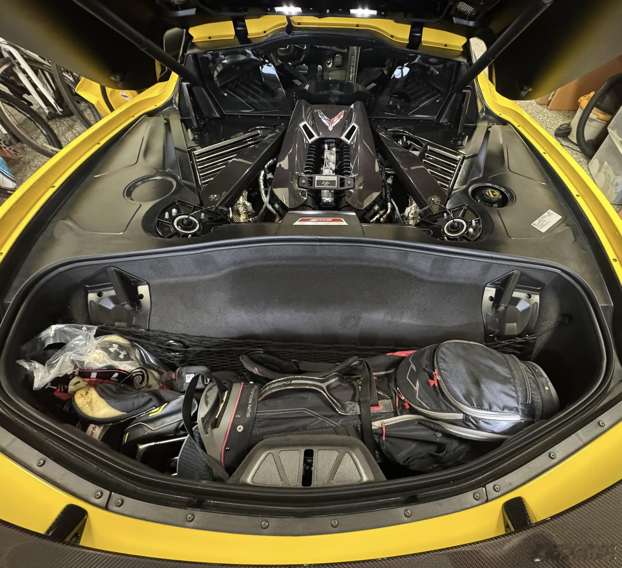 尊界S800高尔夫圈社交新名片尊界越来越上道了。高尔夫这项运动，天生就是圈层属性