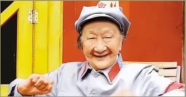 1937年，24岁红军女团长被俘，被迫给敌军官当小妾，45年后她去北京开会，前夫
