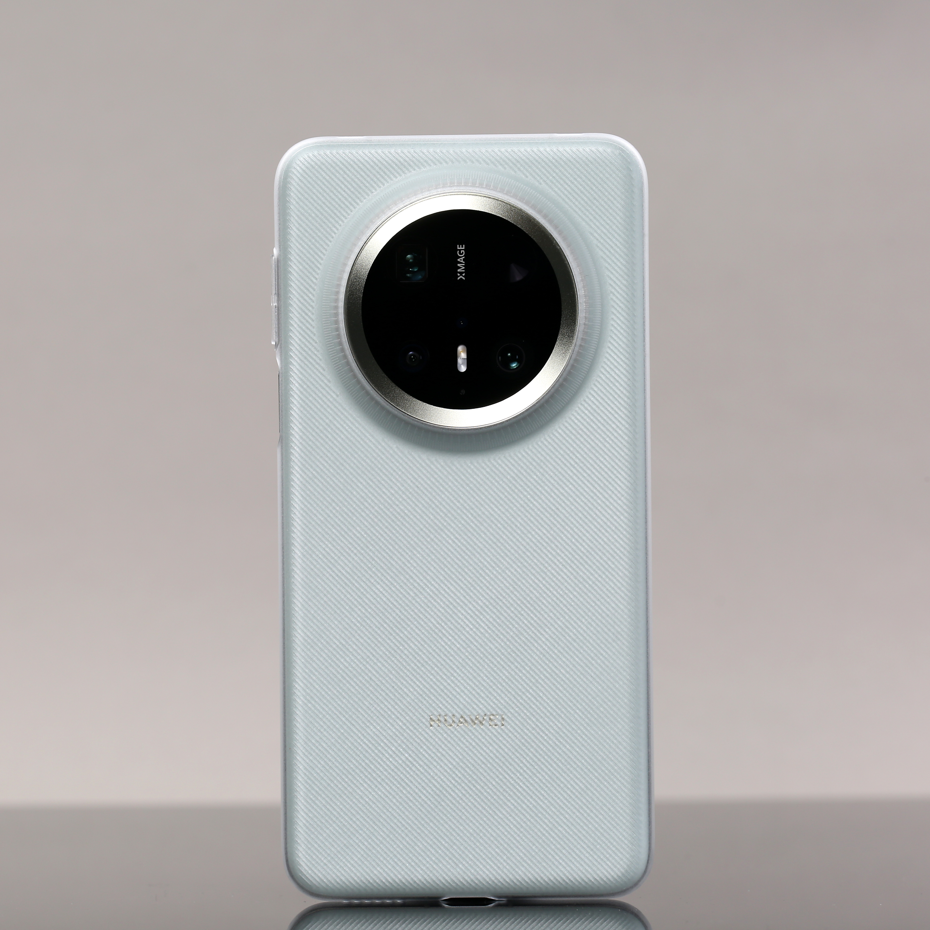 Mate70Pro 卖得咋样呢？感觉催壳子的人不是很多[允悲] 