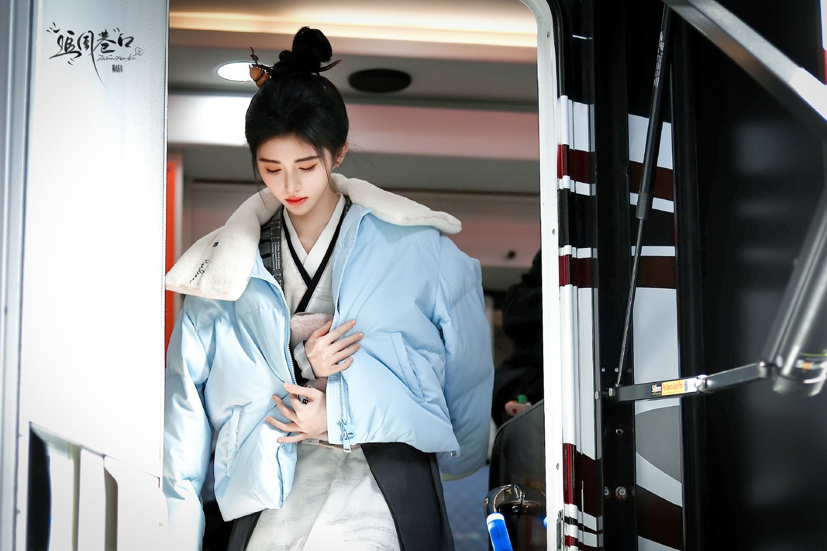 jjy鞠婧祎千香 jjy鞠婧祎姜黎非 “玫瑰之所以是玫瑰，是风与光的眷顾，更是视