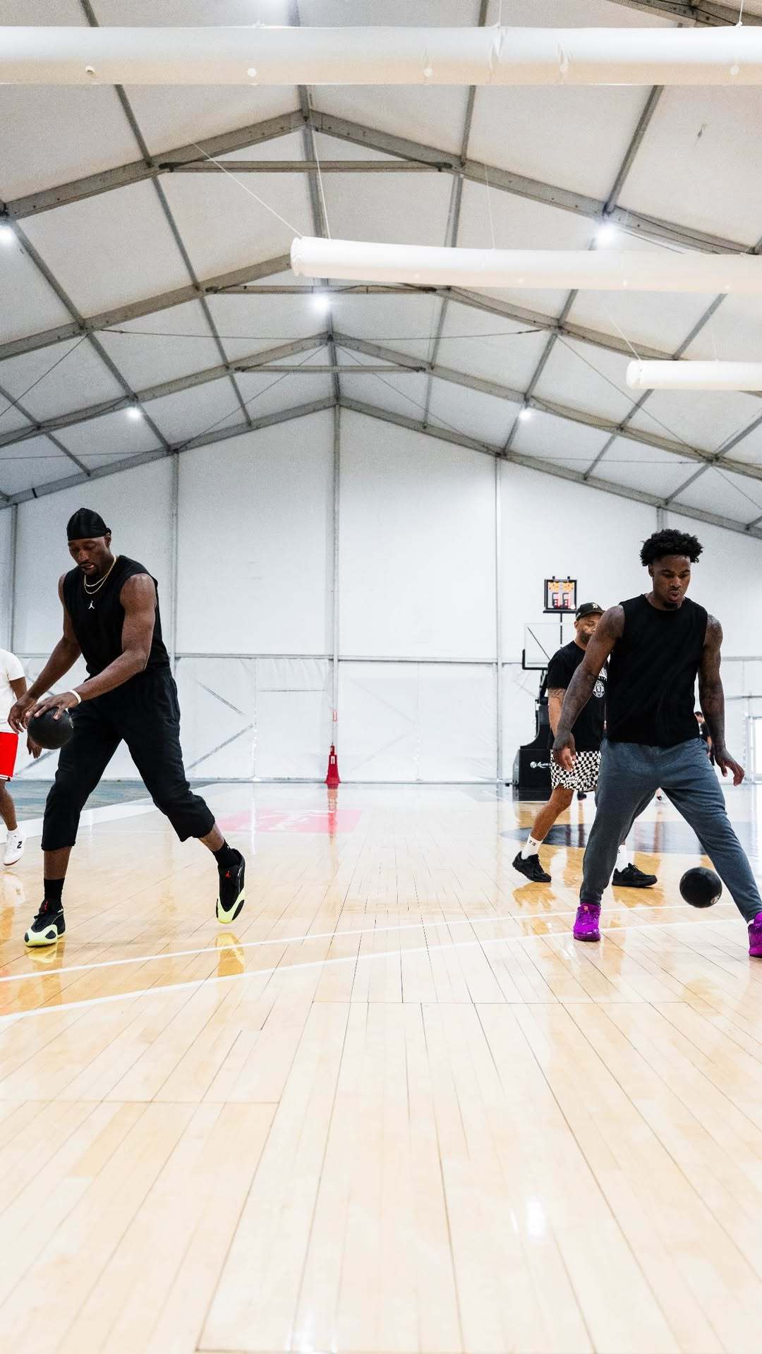 备战，备战！小米切尔社媒晒和阿德巴约一起训练的动态NBA热火迈阿密热火迈阿密热火