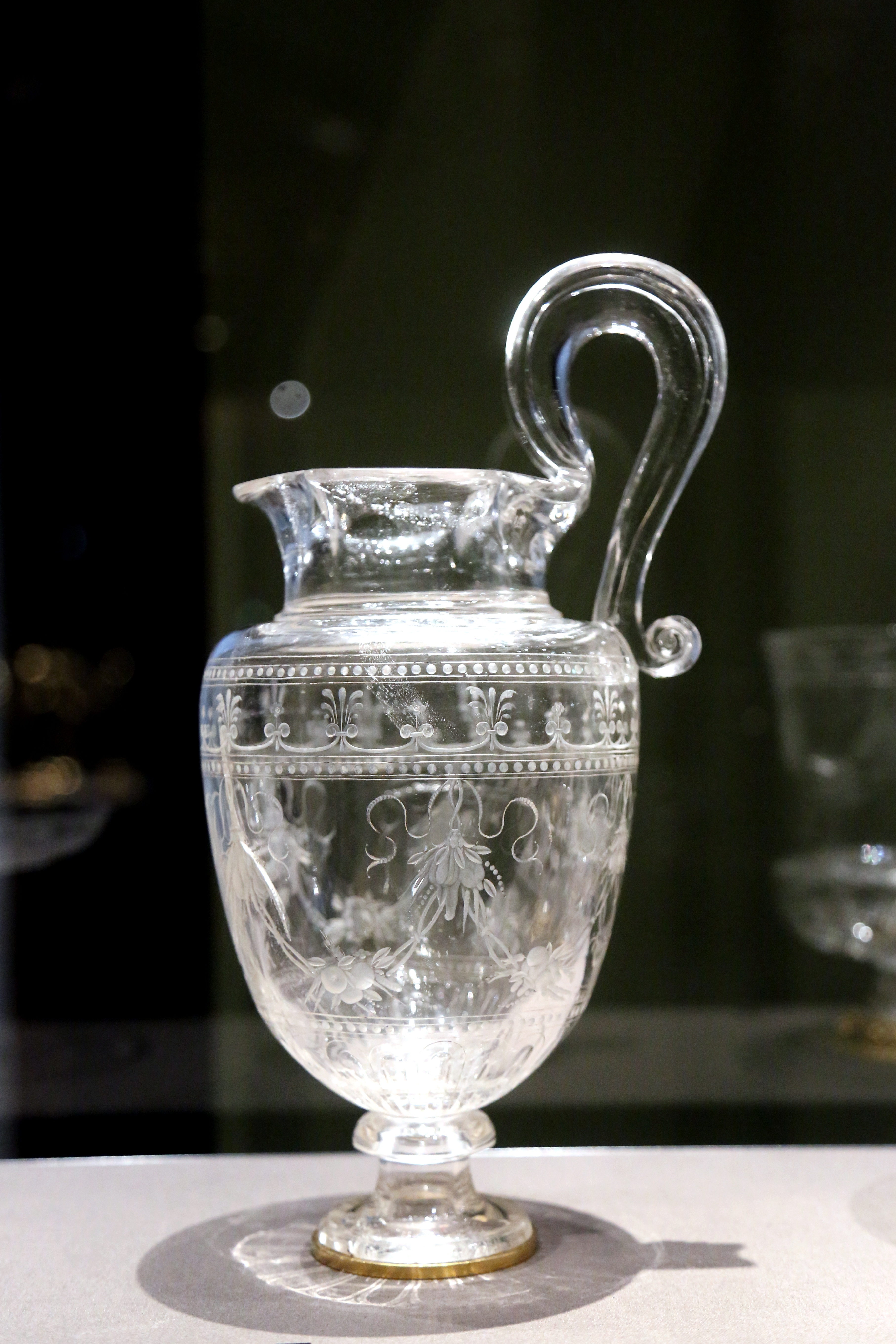 维也纳艺术史博物馆藏16世纪米兰地区制作的天然水晶磨制水壶 