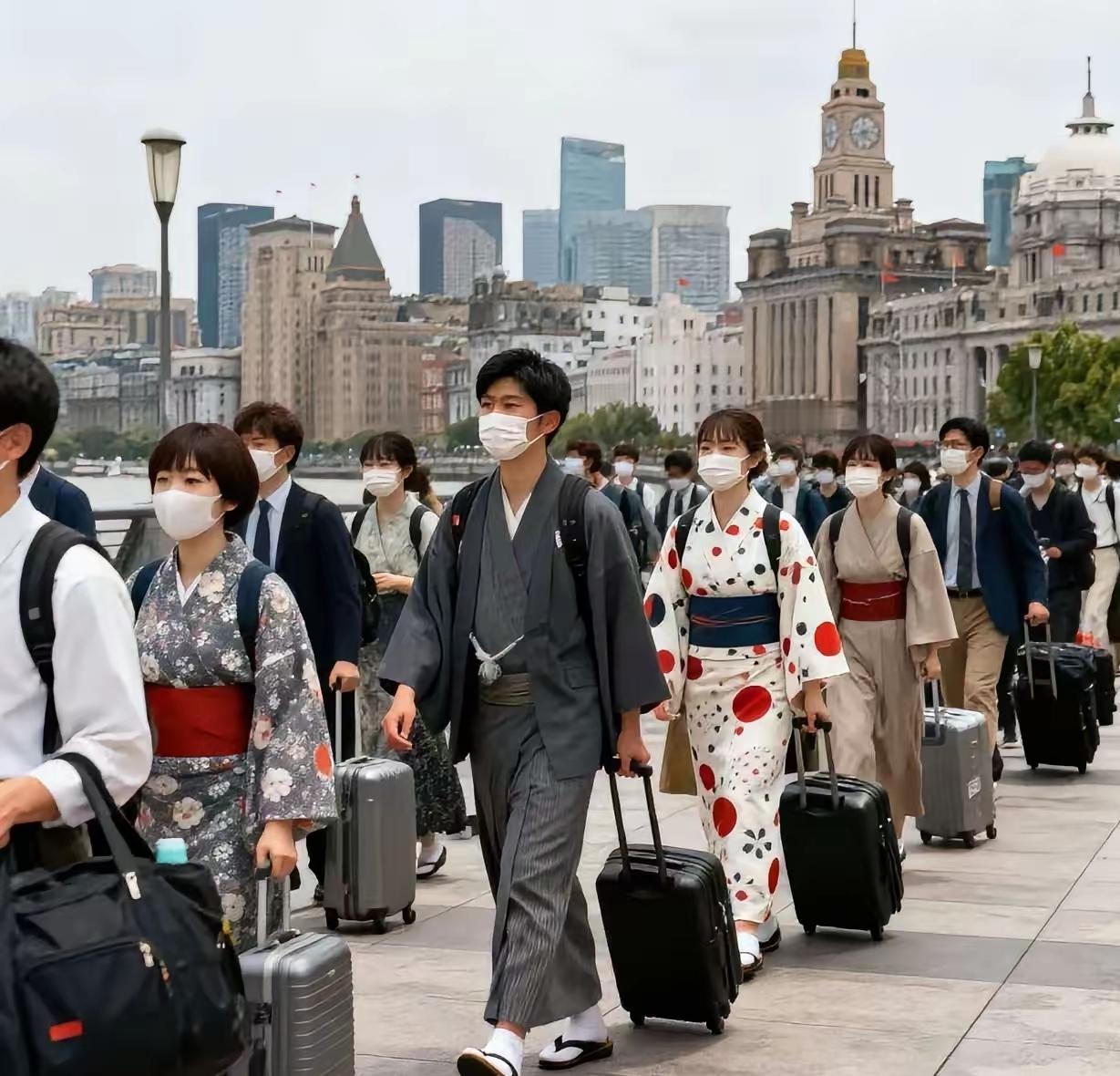 大批日本人离开上海！
并非集体撤离

古北街头的夜晚，灯火依旧，但熟悉的日语交谈