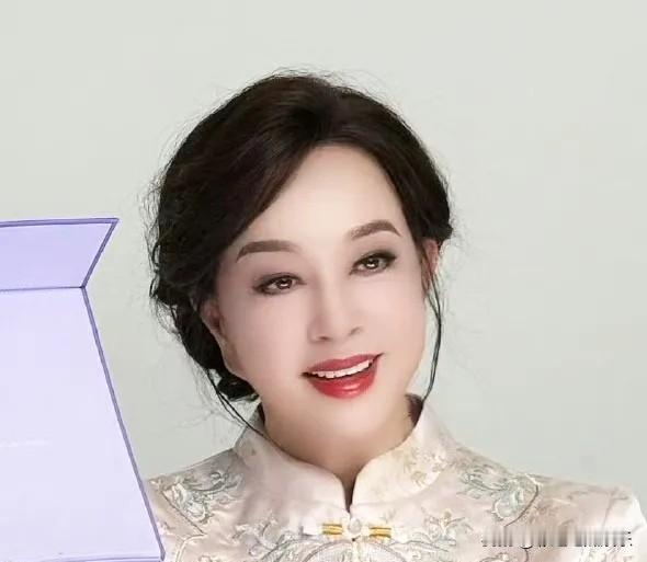 刘晓庆出幺蛾子了，真不愧是话题女王！刘晓庆被曝北京昌平区的别墅违建200平米，去