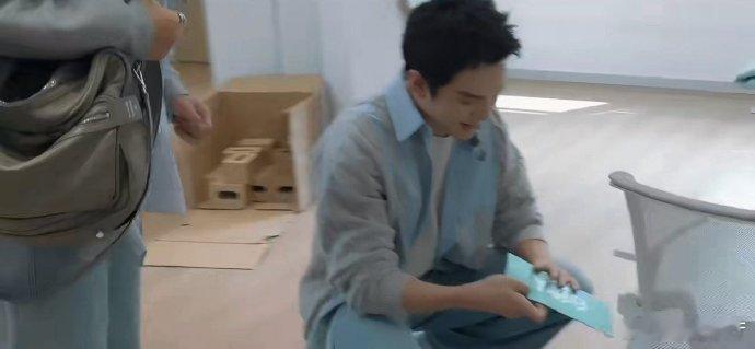 尚雯婕李佳琦人丢了也丢人了 急着找人又急着找钱，全程手忙脚乱，这波真的又好笑又丢