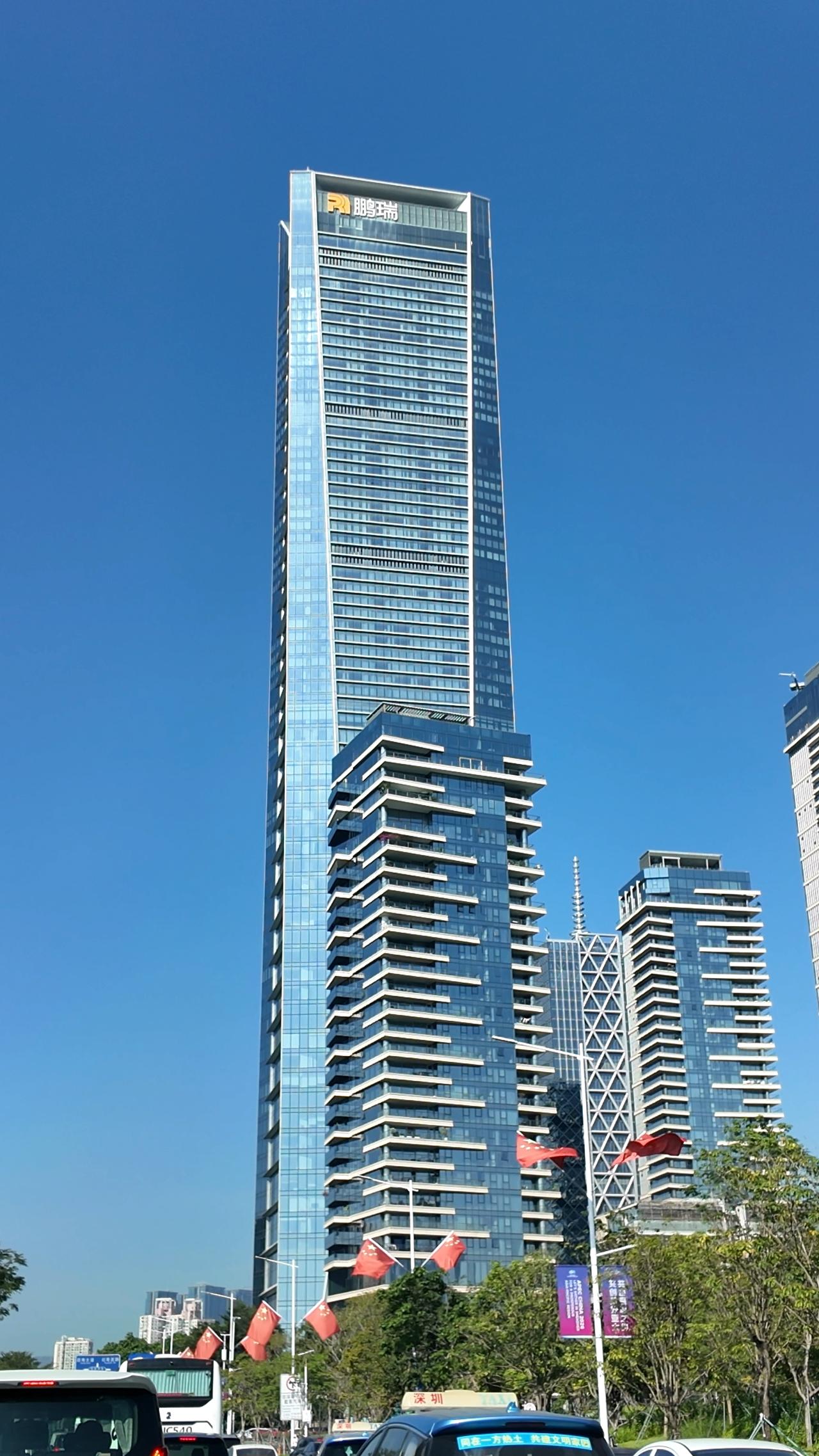 深圳不愧是发达城市，一路都是高楼大厦，总部大楼，这个鹏瑞公司是干什么的？深圳城市