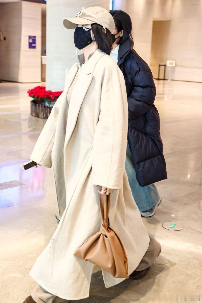 #秦岚南京生图#我也偶遇秦岚啦！本来只是心血来潮去逛逛商场，没想到偶遇到秦岚，秦