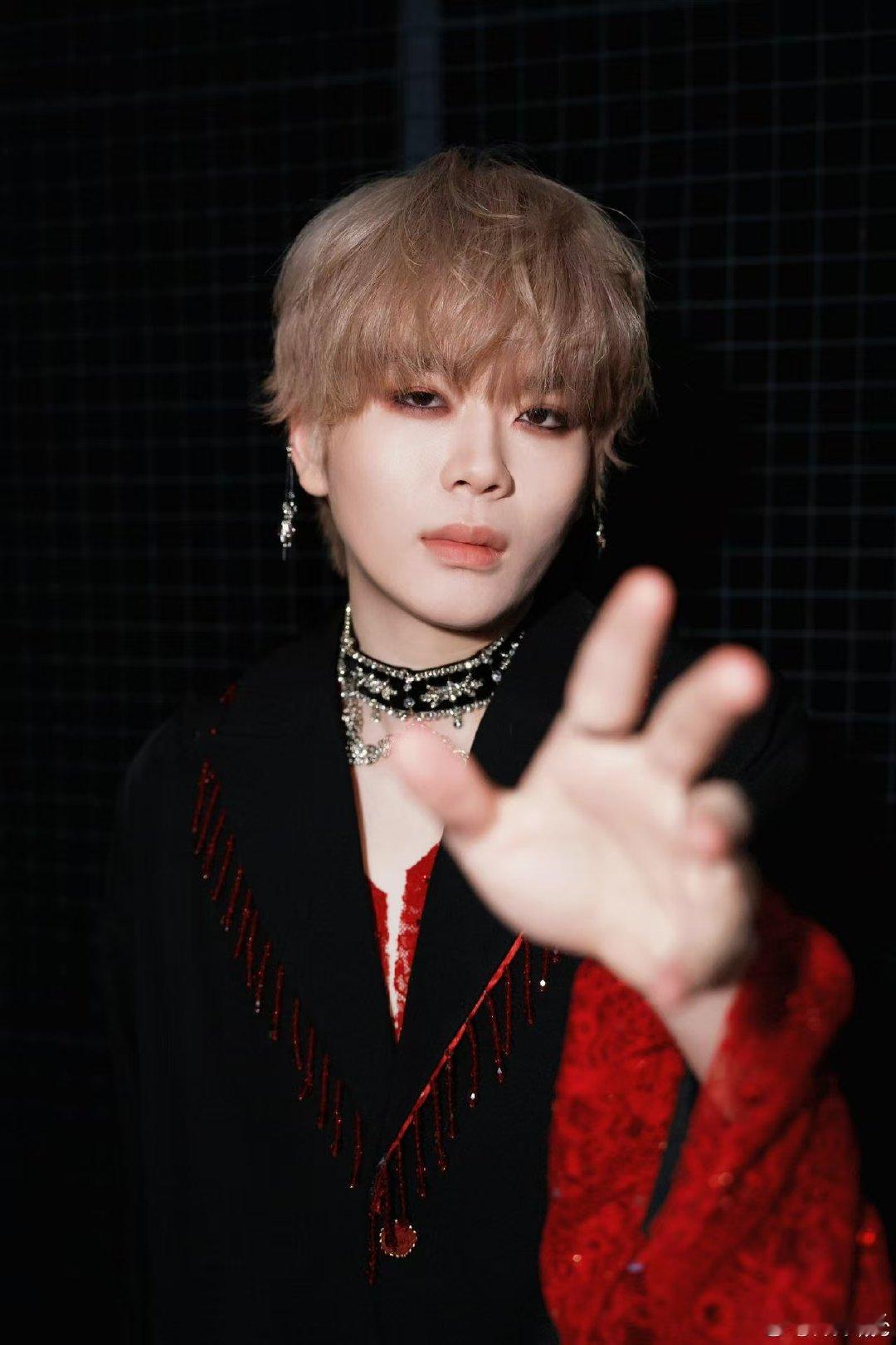 暗夜血族已苏醒 诚c烟熏妆吸血鬼