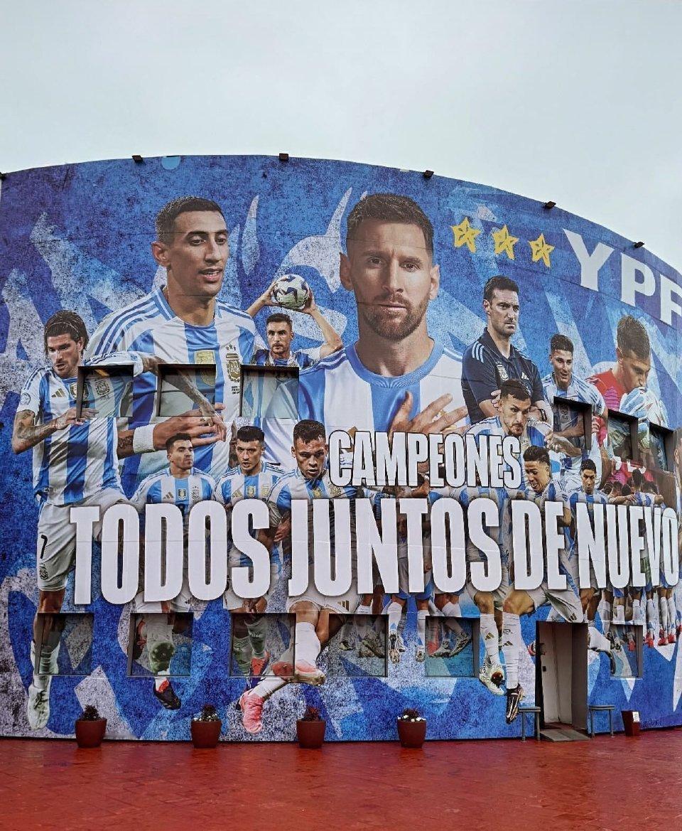 “冠军，再次聚首。🇦🇷”#阿根廷国家队##世预赛##阿根廷球迷俱乐部[超话]