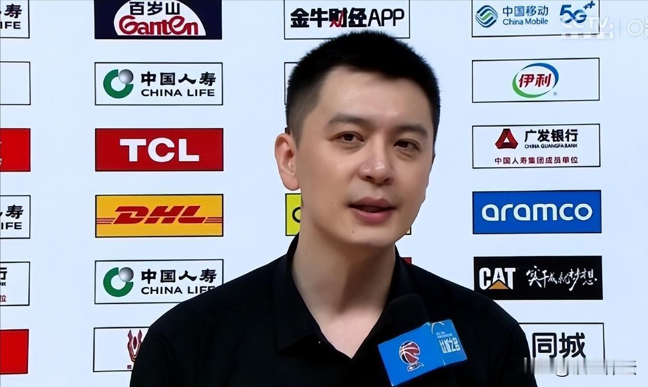 呵呵，不争气的新疆，把杨鸣的豪气打出来了。

来听听他赛后的采访，“拥有弗格这样