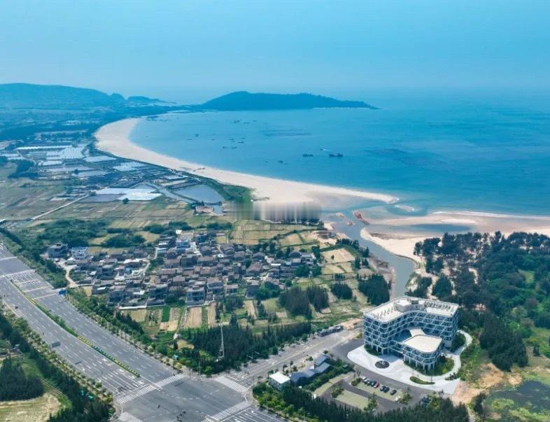 平潭打造水上运动“金名片”继2024年风翼世界杯落地举办后，平潭接续承接全国帆板