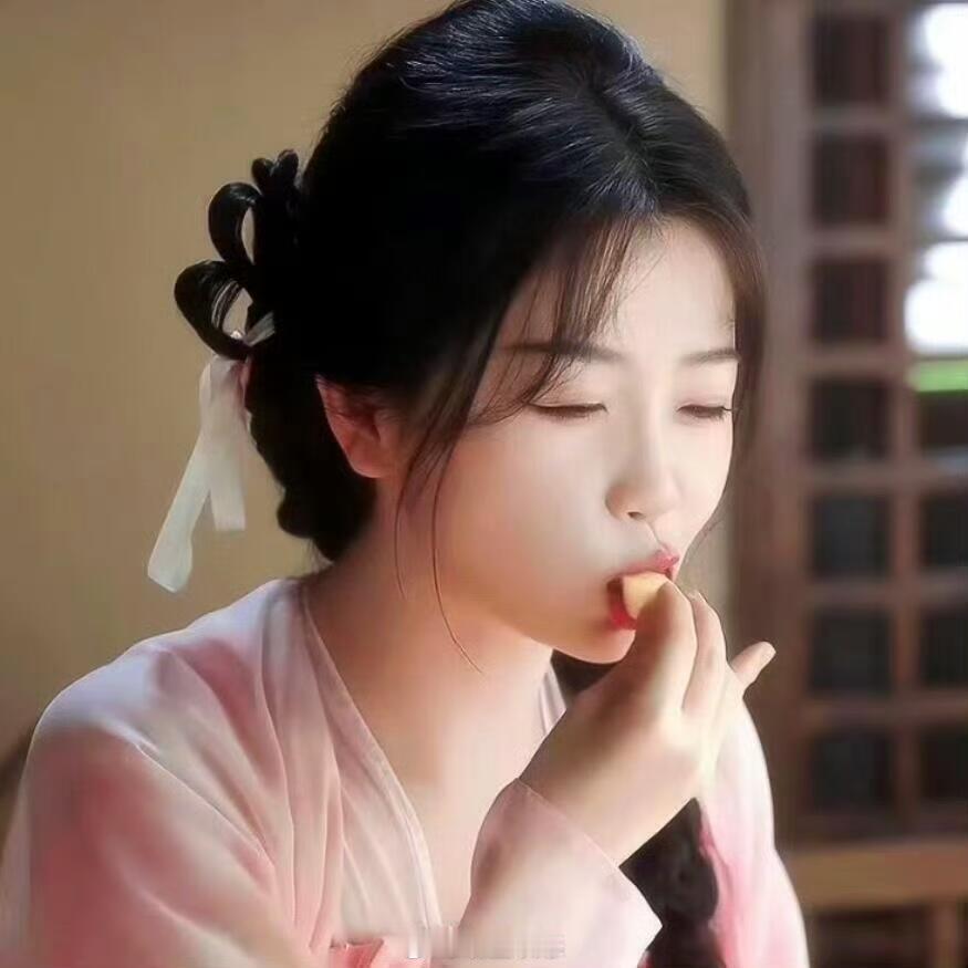 虞书欣小拇指依旧使用率为0 