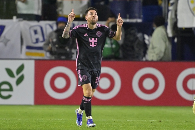 曾效力于阿森纳和迈阿密国际的球员吉布斯近日接受采谈梅西🎙️：“我想不出任何指望