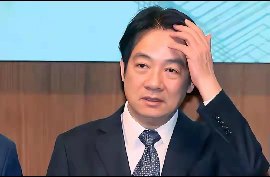 特朗普刚在福克斯采访里撂下狠话，民进党当局的天直接塌了半截。
他明说“台海就是中