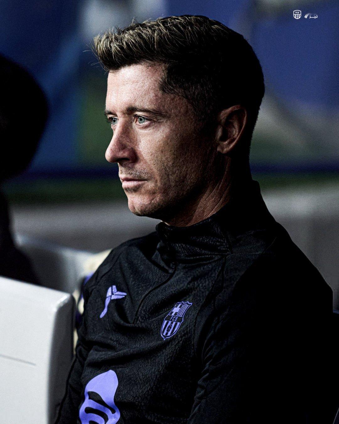 保罗·帕洛斯： 巴塞罗那内部消息人士称，最有可能的情况是： 莱万多夫斯基的合同不