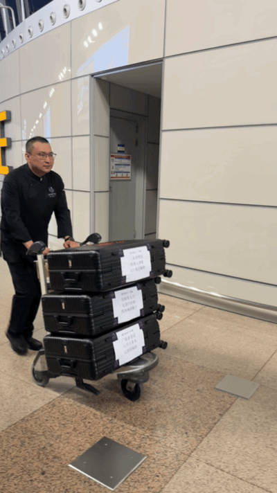 这次轮到中餐惊艳戛纳全场七位大厨意气风发启程法国，满载地道食材奔赴国际晚宴，以匠