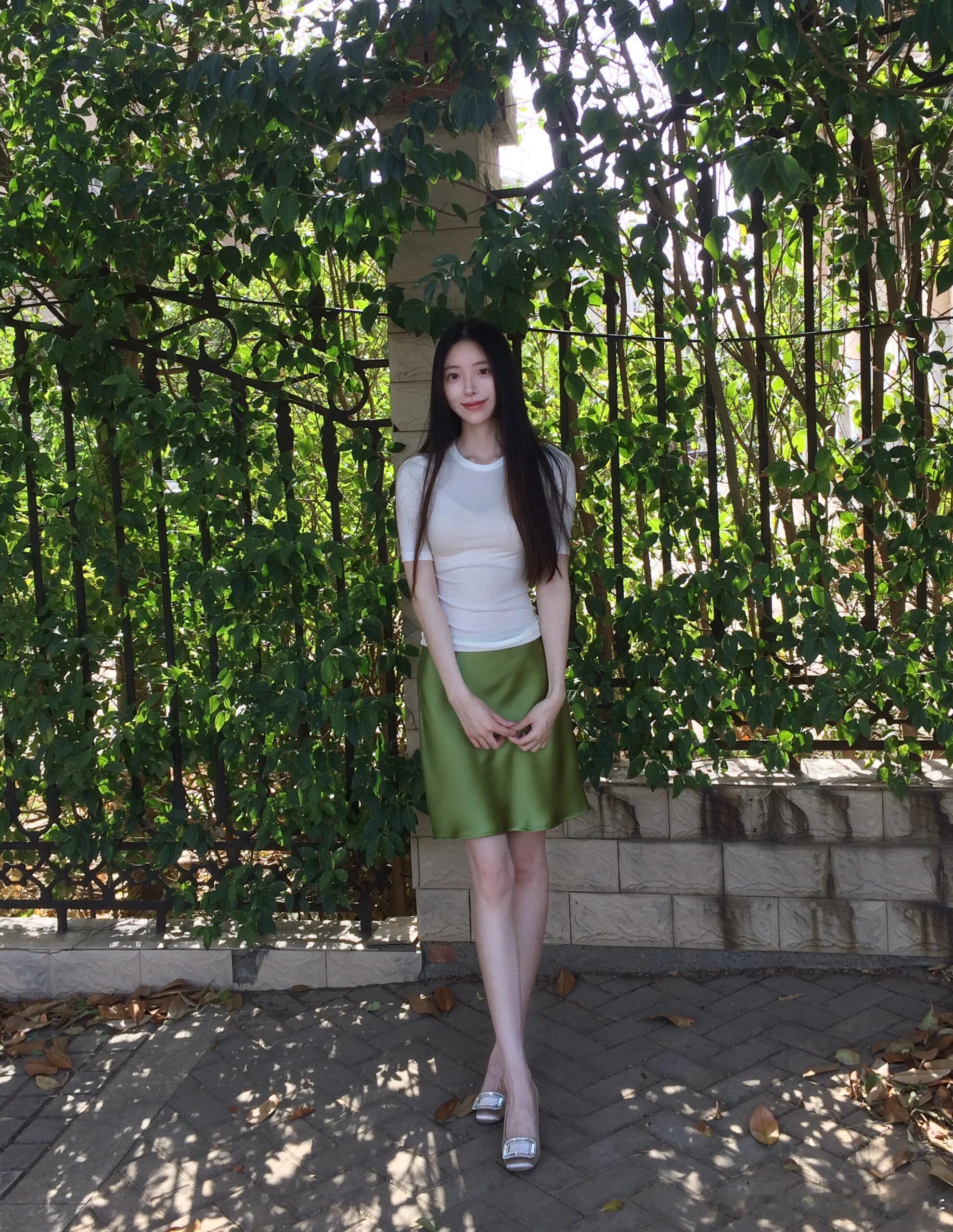绿色小短裙，夏日骨感美～ ​​​
