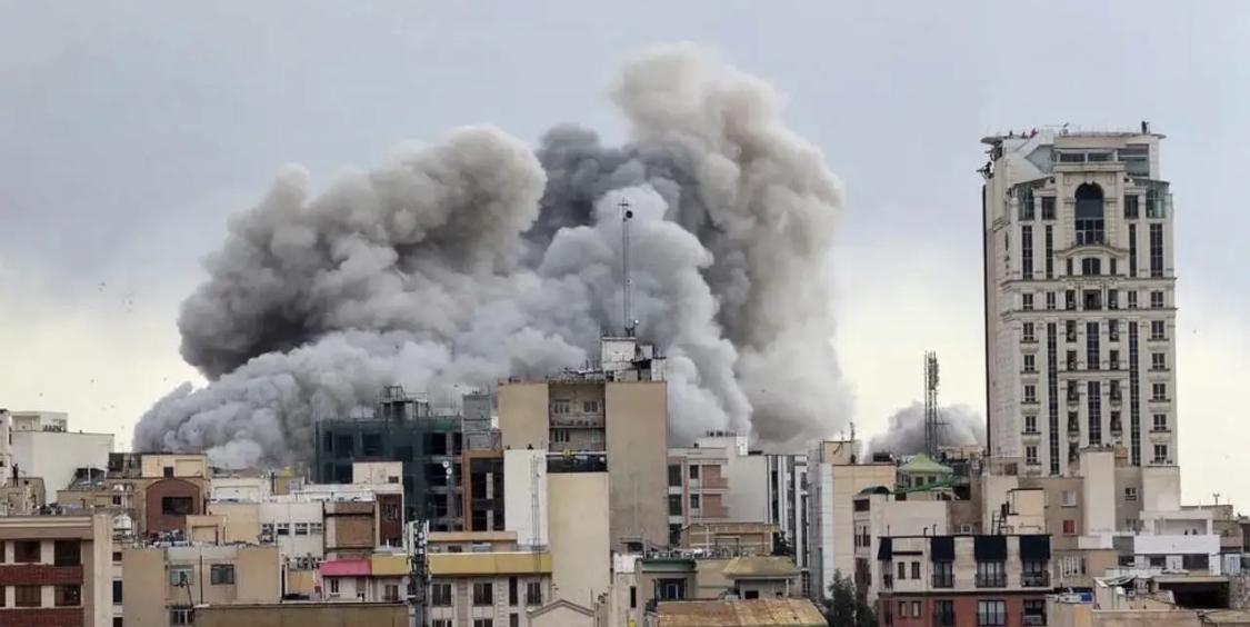 伊朗议长放狠话：敢动我基建，我就炸你老巢！

3月9日凌晨，伊朗议会议长加利巴夫