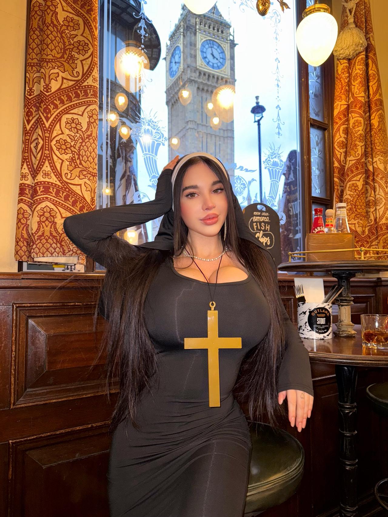 上联：寺静烛影清，求下联庵僻凡尘远