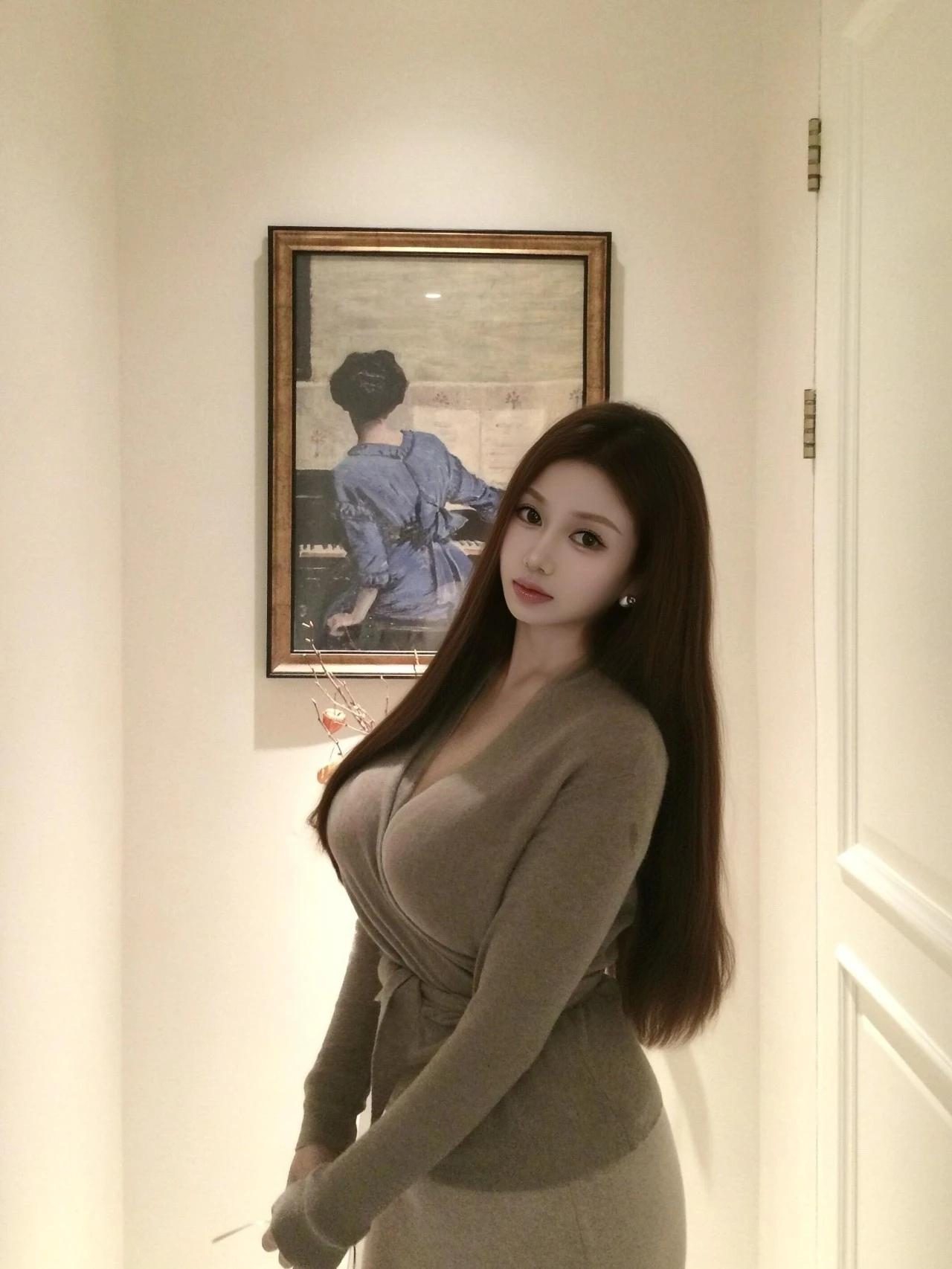 优雅气质，复古画作背景，时尚穿搭