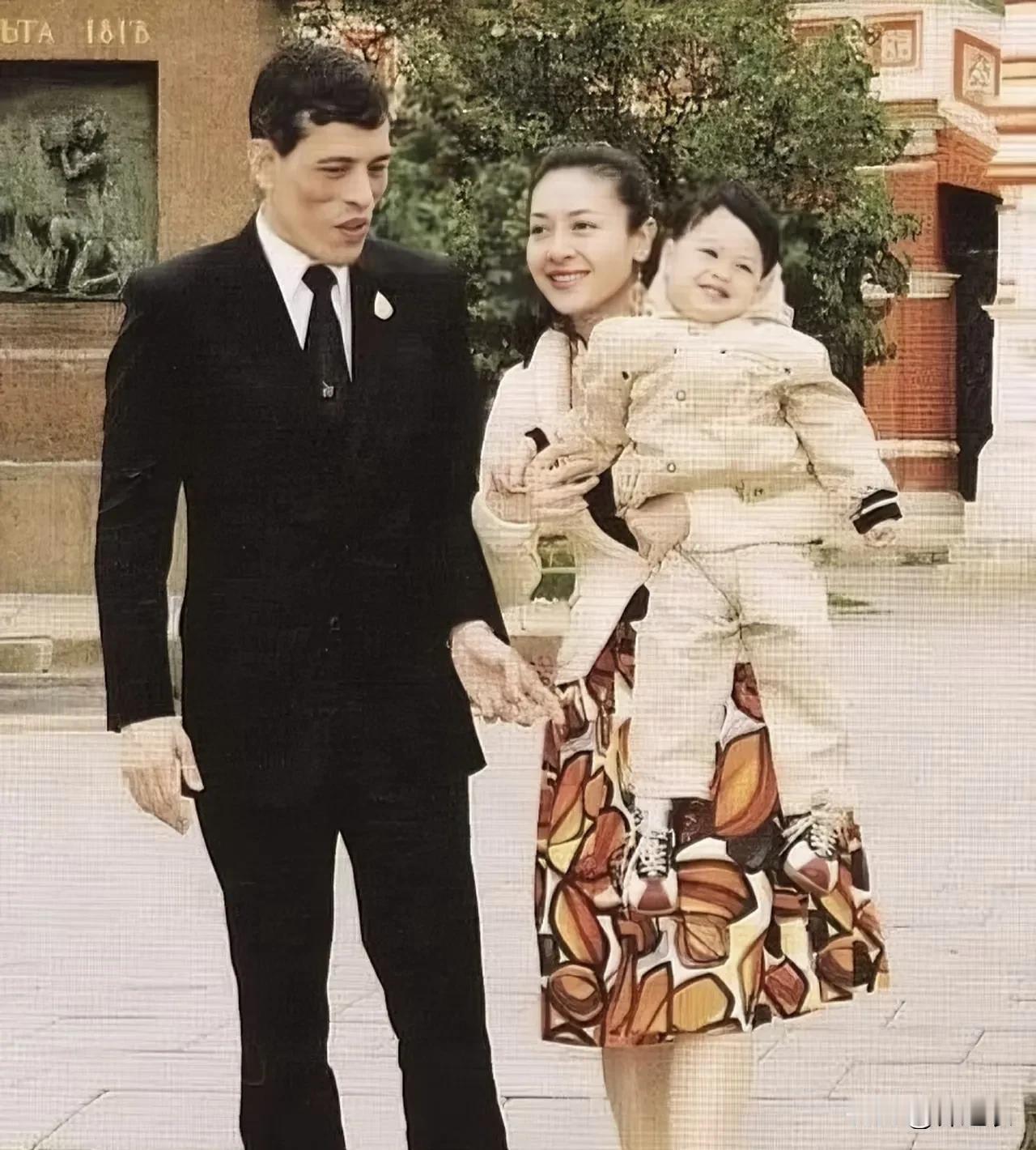 我很好奇，泰王的这些个妃子小主出公务，下面真心有人觉得尊敬吗？

因为总统配偶或