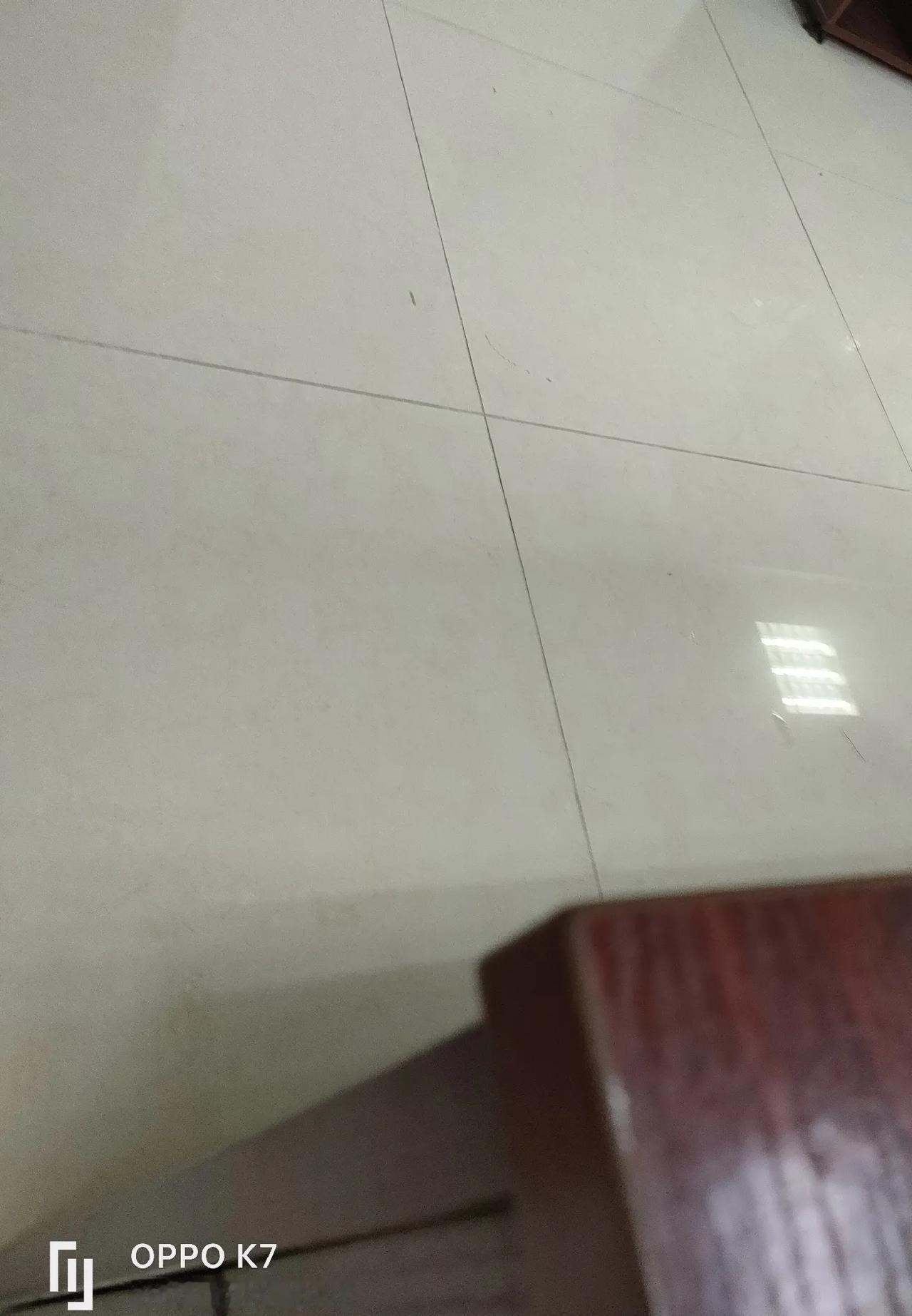 今天上班期间，两个中年女同事开始聊天说话，不一会话题就转移到了帅哥的问题上，说是