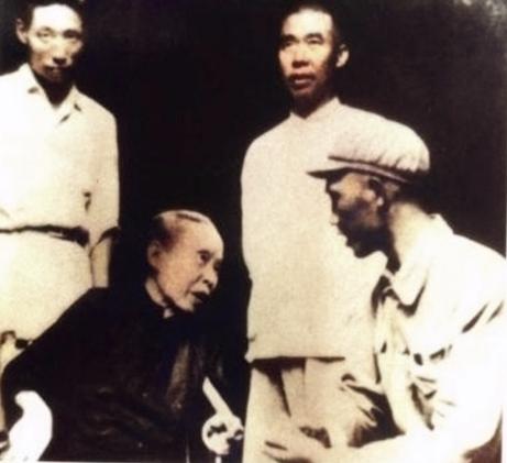 1949年9月，第二野战军部队途经湖南醴陵时，派人慰问左权的母亲。左权1942年