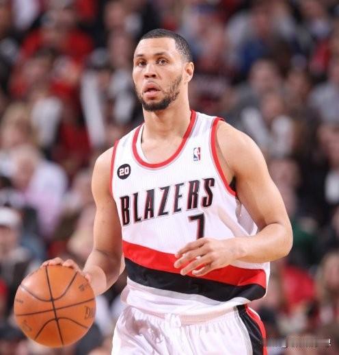 NBA历史被伤病影响的十大天才球星！大家觉得谁最可惜？

罗斯——22岁拿最年轻