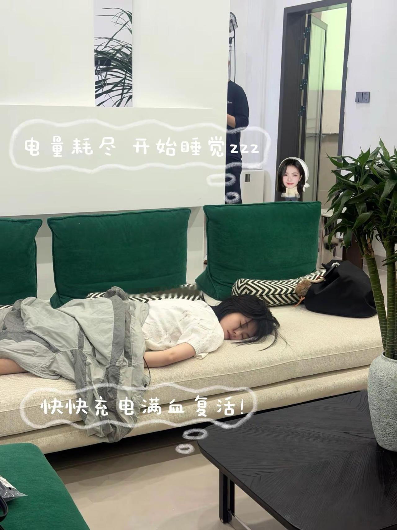 致亲爱的白梦妍(白圆圆) 人海万千，何其有幸，让我在漫漫时光里遇见闪闪发光的你。