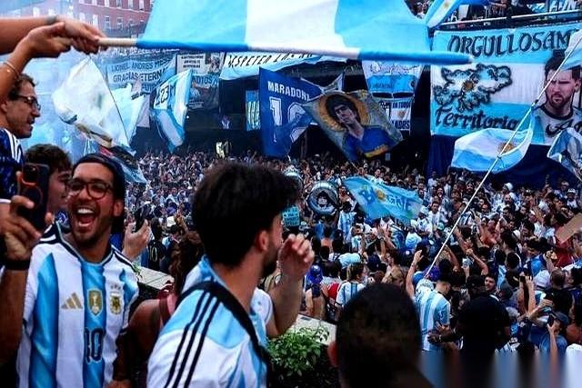 2026年世界杯，英格兰对阿根廷的半决赛，还没开踢，就被FBI、国际足联和当地警