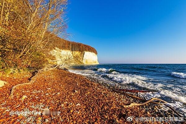 德国的岛屿：吕根岛——波罗的海上的自然奇观

吕根岛面积926平方千米，是德国最