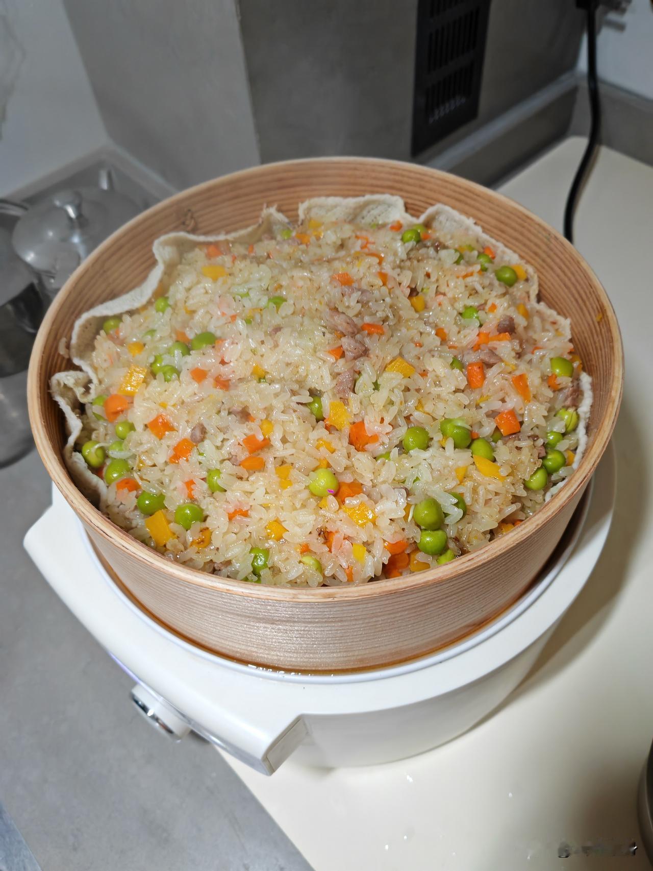 不必奔赴山海
守着四季三餐
便是最踏实的幸福

烟火落肚
果香入喉
一半烟火
一