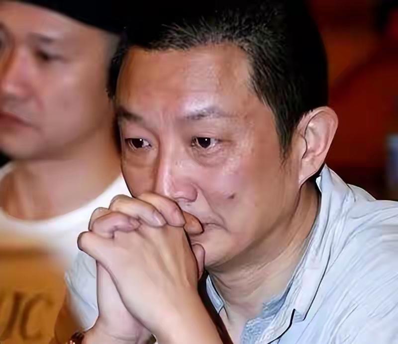 5婚8恋、阅尽繁花却孑然一身！68岁无妻无子，独守痴呆老母，晚年结局太唏嘘

娱
