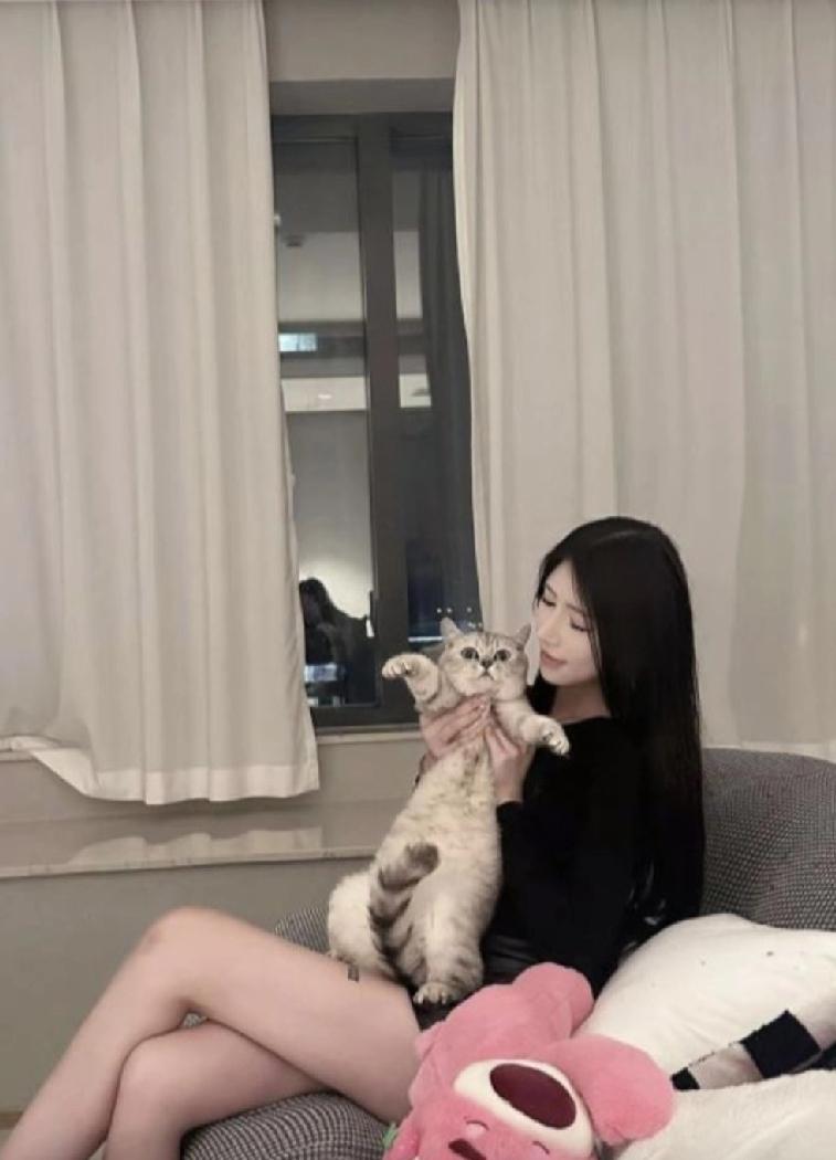 早前，福建20岁网红Umi（本名吴甄桢）被发现全身淤青、双腿骨折，流落柬埔寨街头