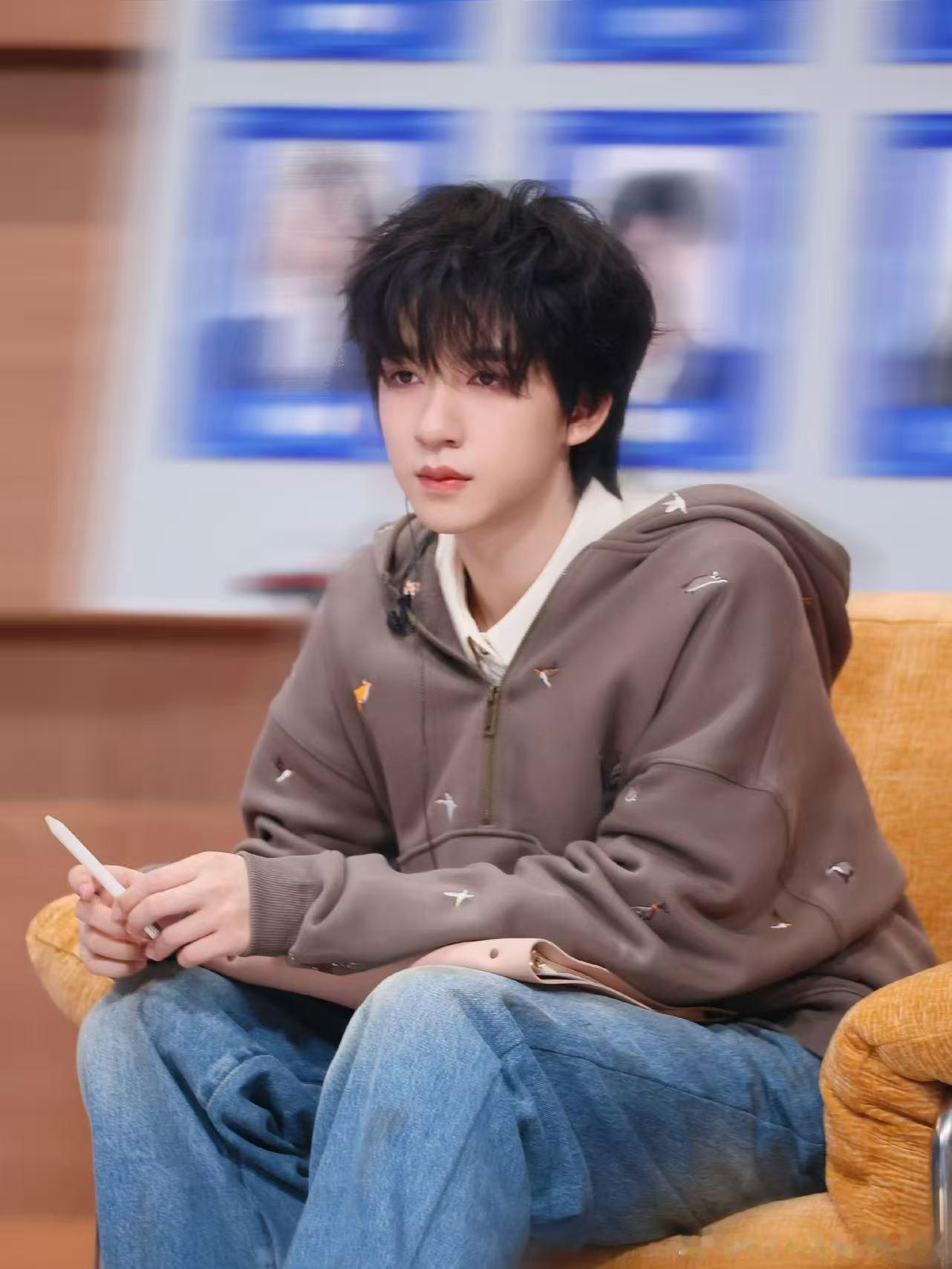 贺峻霖终极课题贺峻霖令人心动的offer收官照贺峻霖令人心动的offer收官照，