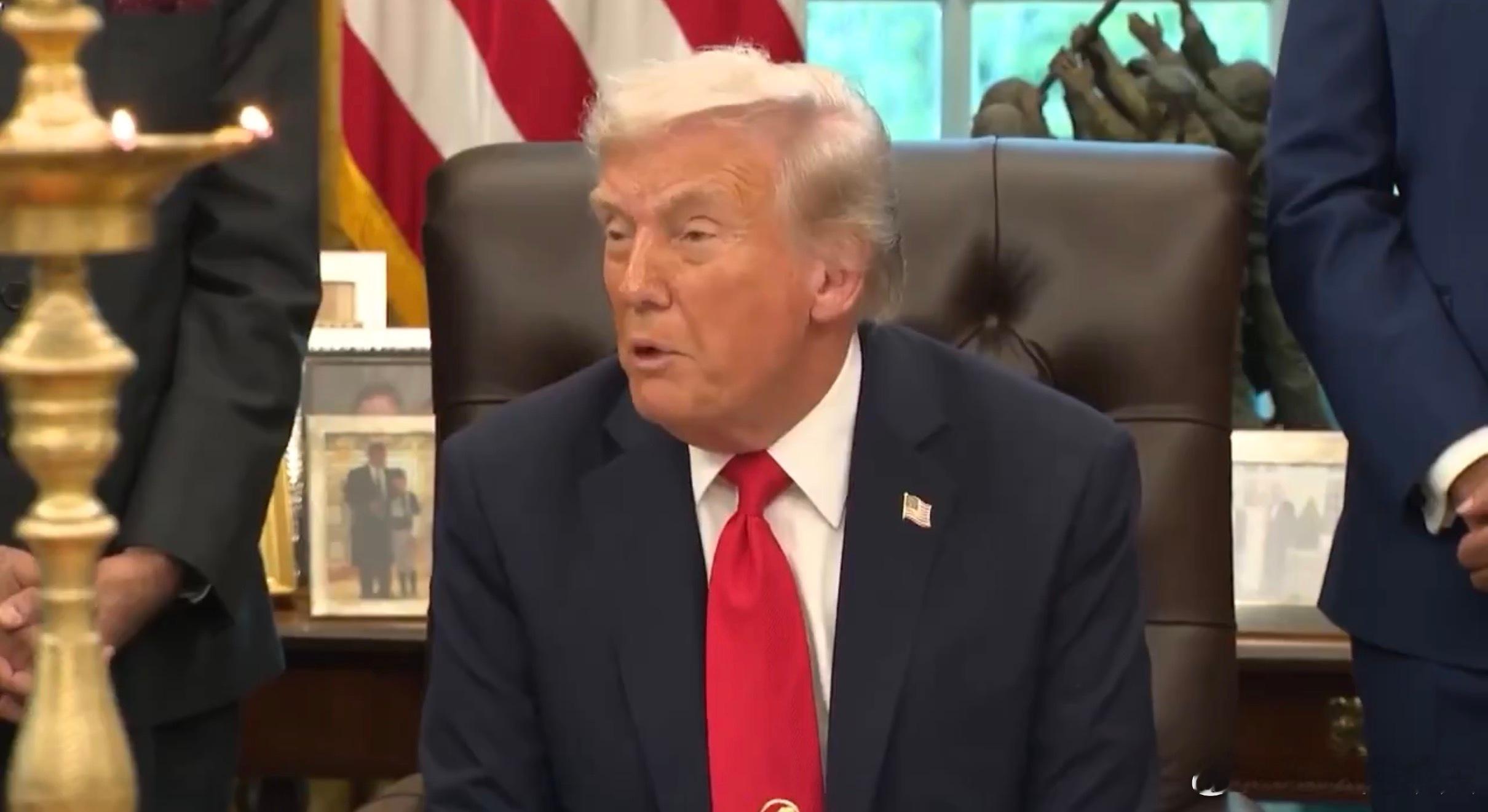 ‼️前两个月在X上疯狂抨击特朗普的美国女歌手Sabrina Carpenter在