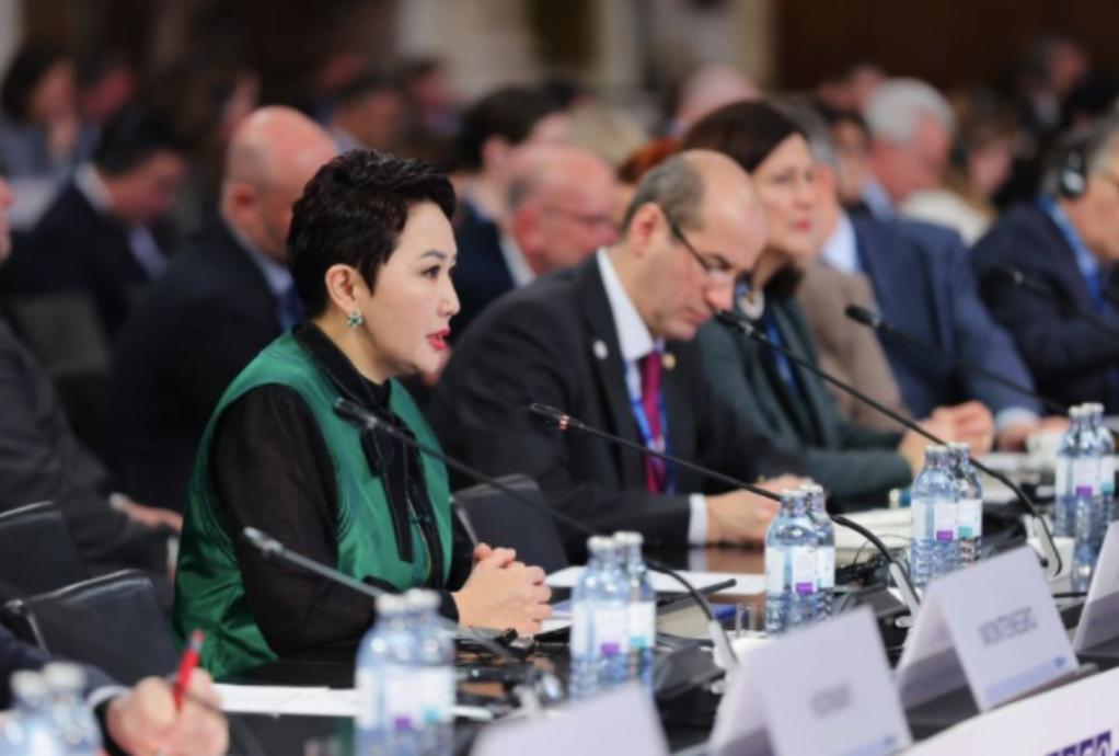 前脚蒙古国外长巴特策策格访问菲律宾，支持菲律宾的南海权益。后脚巴特策策格参加欧安