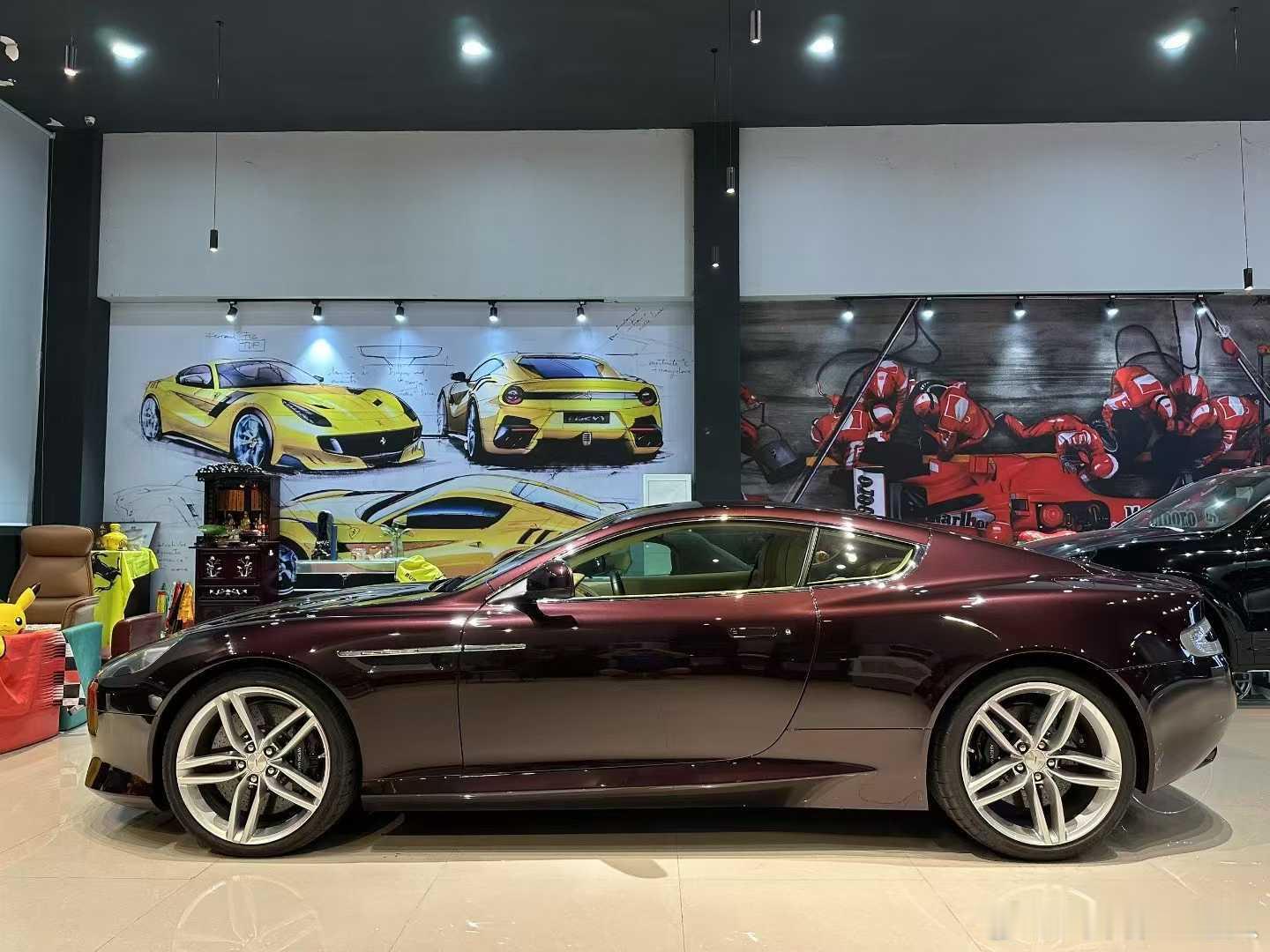 阿斯顿马丁Virage 6.0L coupe ，13年4月上牌，4万公里，特殊定