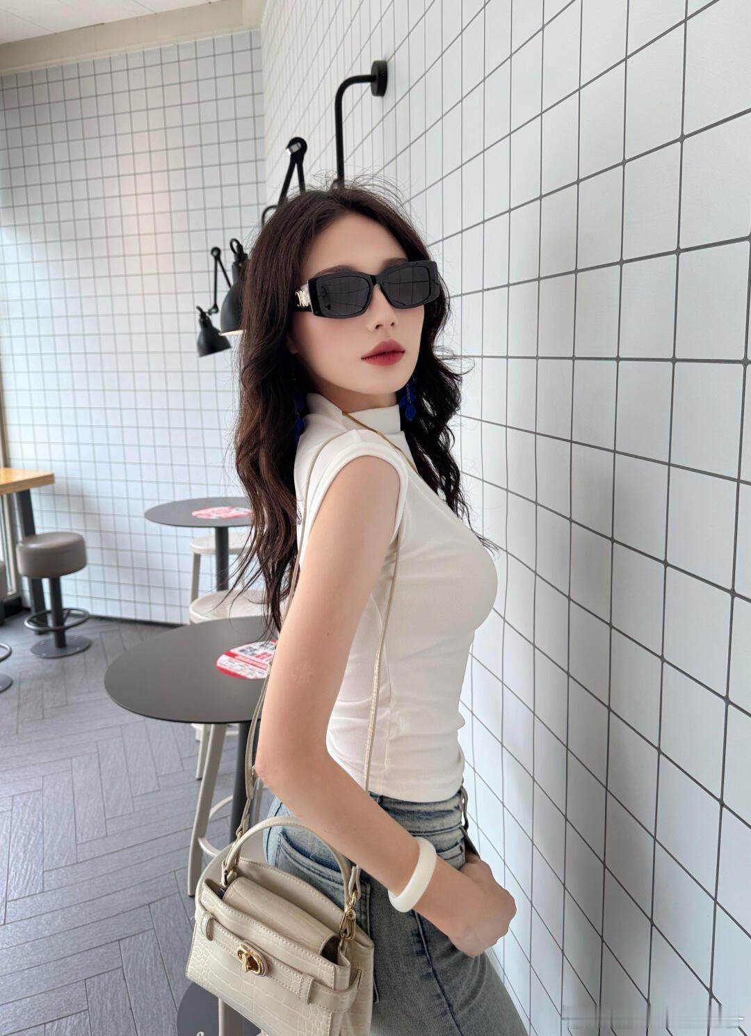 我见星月如故，却不见故人如初 ​​​