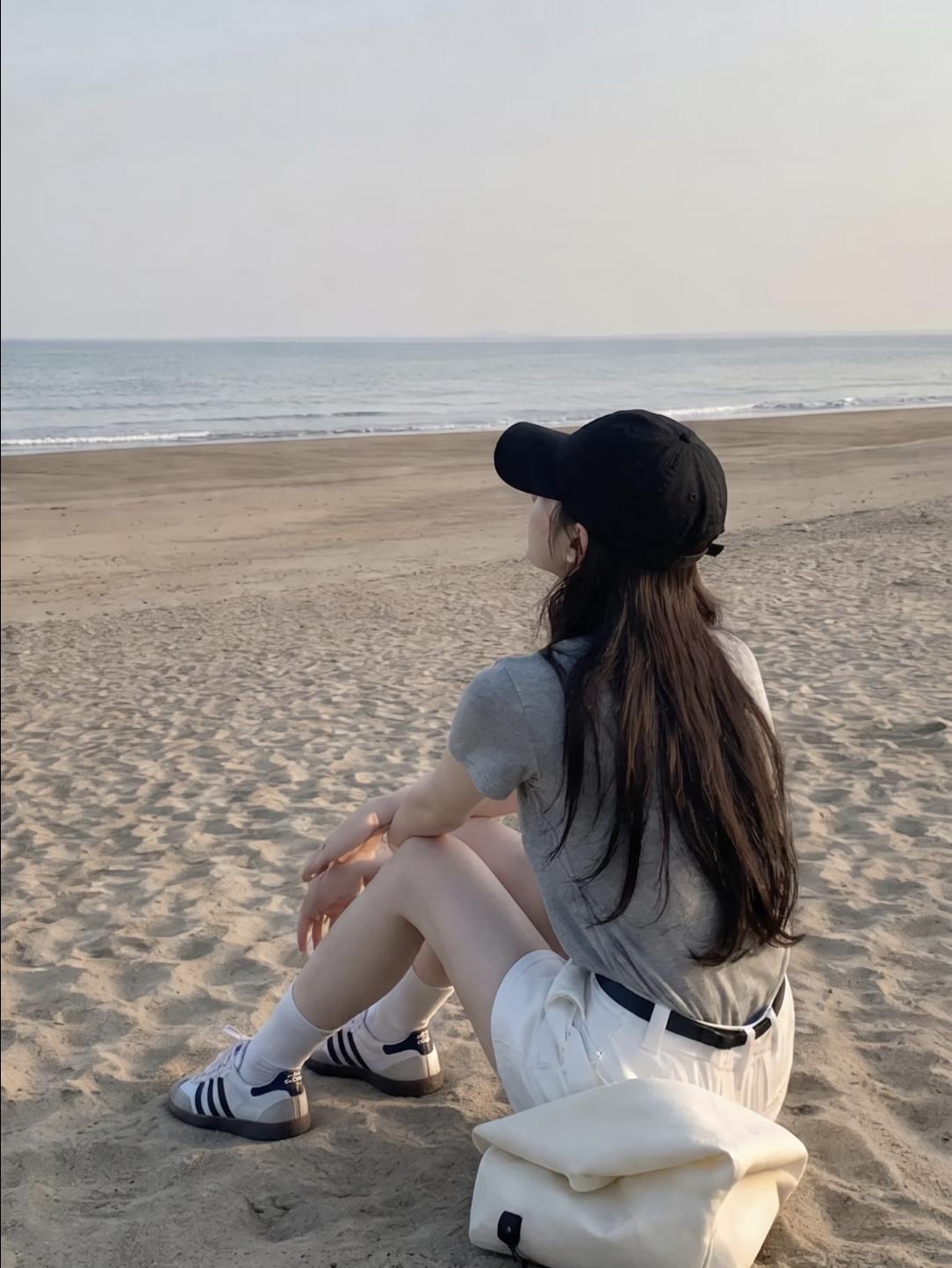 海边享受宁静时光🌊👒👗