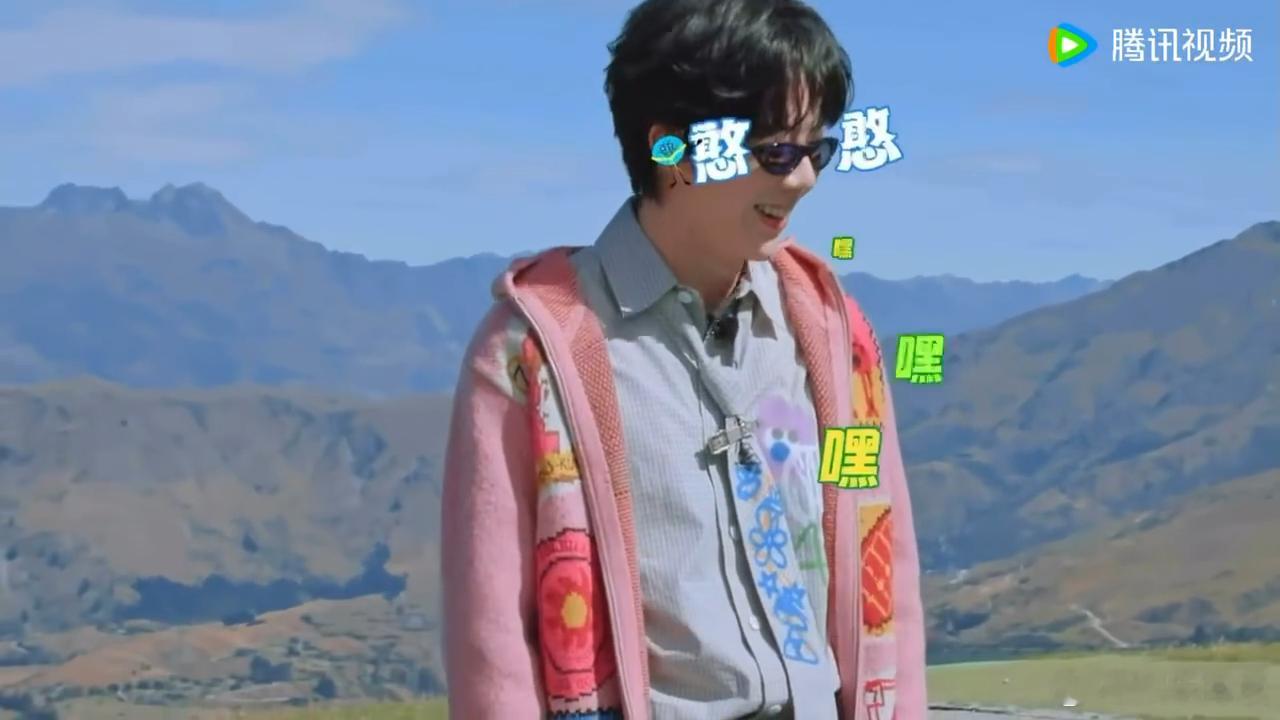 刘宇宁和教练中英文双语交流刘宇宁双语交流起飞准备环节，教练灵活切换两种语言进行说